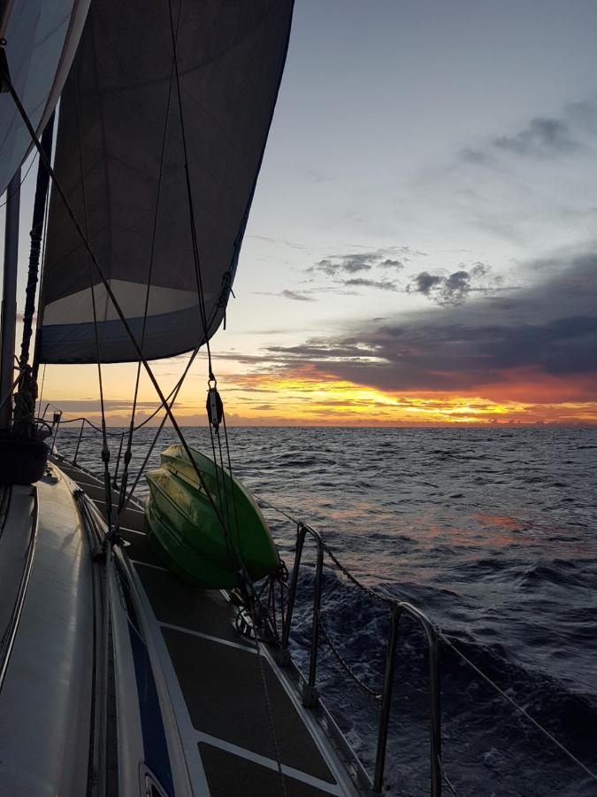 2 Nuits Insolites & 1 Excursion Voile A Bord Du Voilier Mori Ora Moorea Ngoại thất bức ảnh
